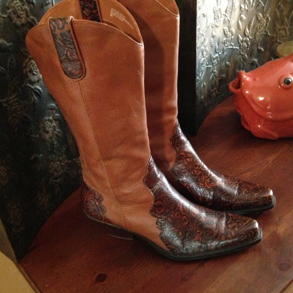 Size 8 COLDWATER CREEK Western Boot