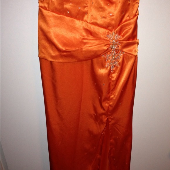 FORMAL DRESS!! - Picture 3 of 3