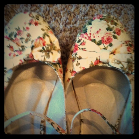 Forever 21 floral flats
