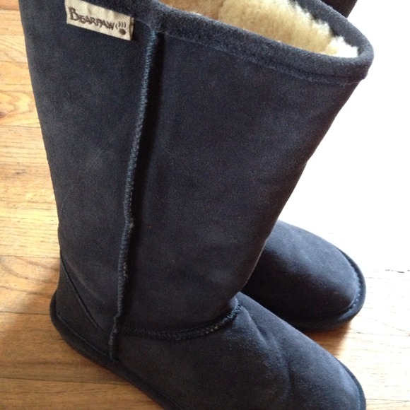 Bearpaw Emma tall size 7