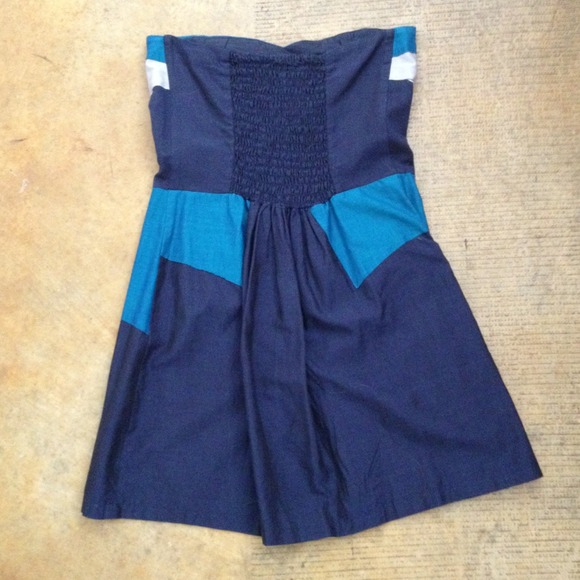 Strapless linen dress from Bali - Picture 2 of 2