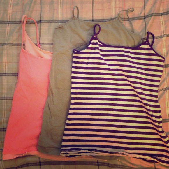 💢FREE💢3 Camis. | Gap and Footlocker