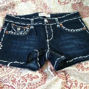 Adorable Miss Chic shorts size M.
