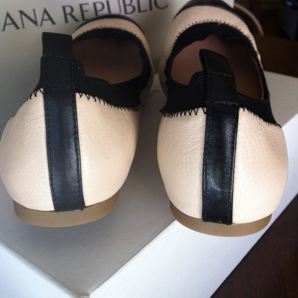 SOLD! Banana Republic Aida ballet flats - Picture 3 of 4