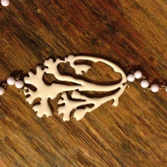 Cool white coral necklace - Picture 2 of 2