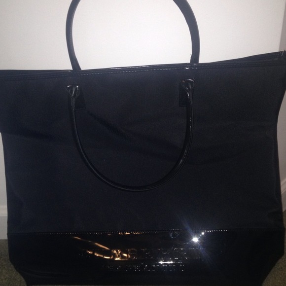 Burberry fragrance bag