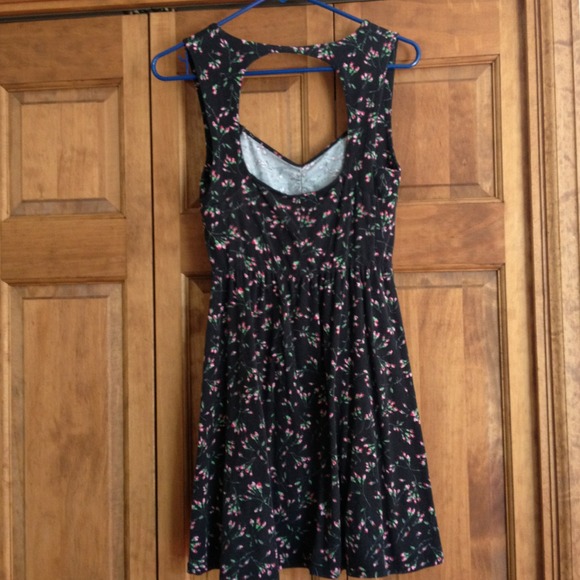 Sweet spring dress - Picture 2 of 2