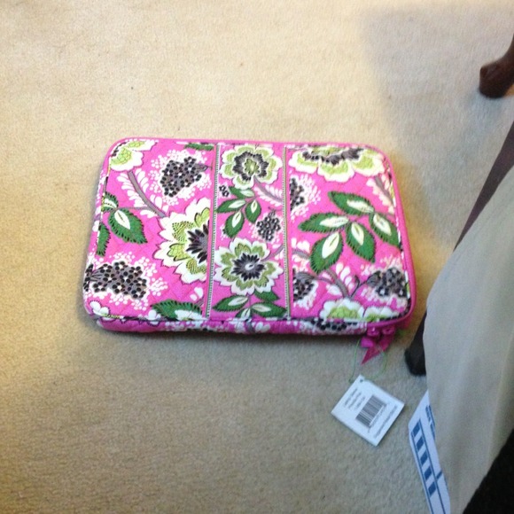 Vera bradley Accessories - 14" Vera Bradley laptop sleeve