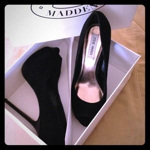 Steve Madden suede peep toe