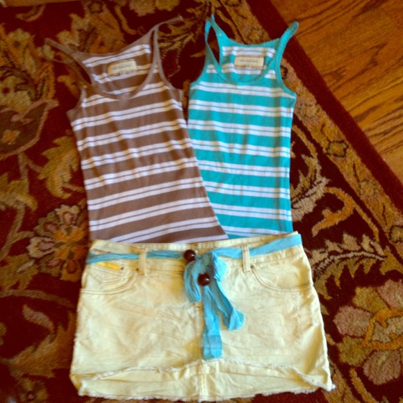 NWOT Sporty two strip tanks .