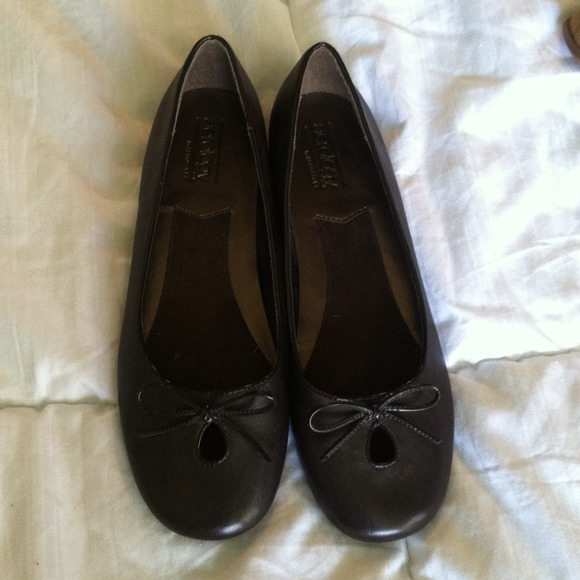 Cute brown flats