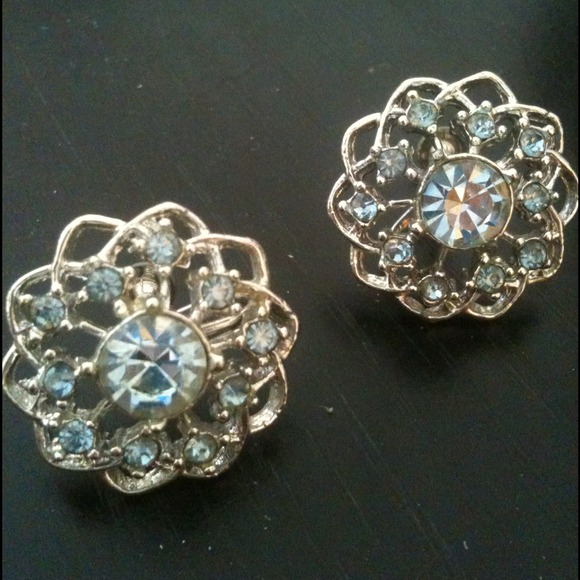 SOLD!! Vintage screw back earrings