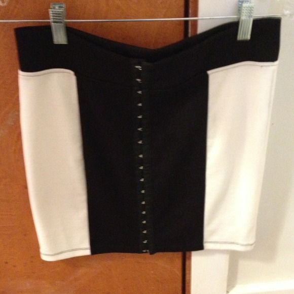 Charlotte Russe skirt - Picture 2 of 4