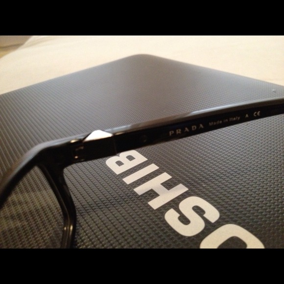 Prada - Picture 4 of 4