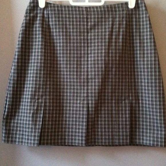 Cute plaid skirt!