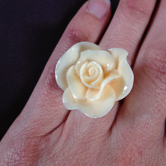 **BUNDLED**Cream rose ring