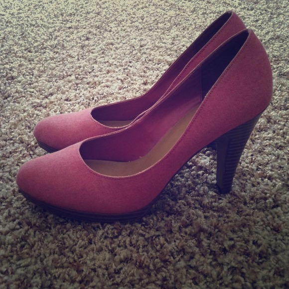 Shoes - Pink heels