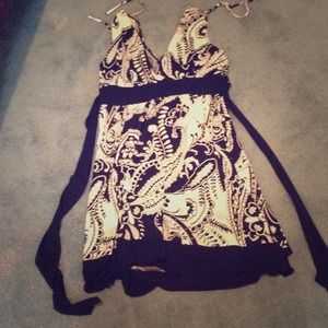 Beautiful knee high dress!! Size L very comfy