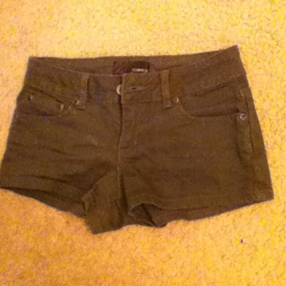 Cute army green shorts