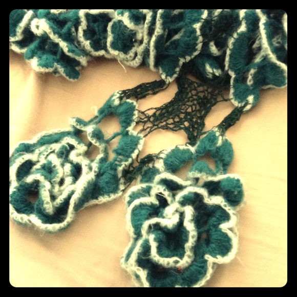 Chic green rosette scarf