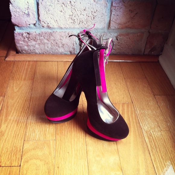 ** SOLD ON SALE ** Brown Pink Mary Jane Pumps - Picture 3 of 4