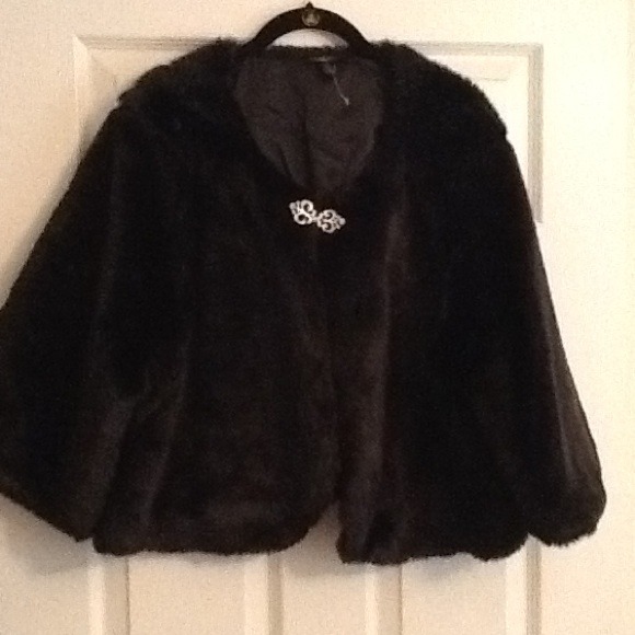 NWOT faux fur short coat