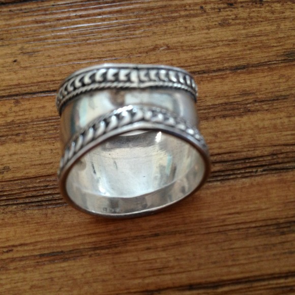 ⭐SOLD⭐ Silver ring - Picture 4 of 4