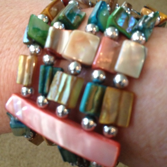 PRICE DROPPED!! Mother of Pearl Jewelry Set - Picture 2 of 4