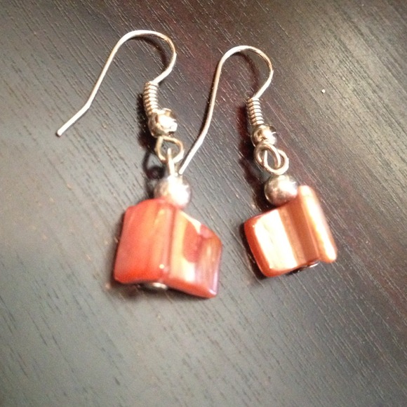 PRICE DROPPED!! Mother of Pearl Jewelry Set - Picture 3 of 4