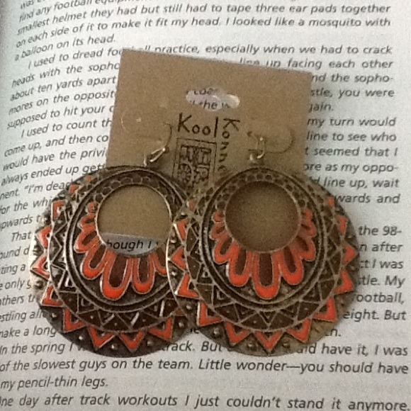 ✋ SOLD--Gold/Orange earrings
