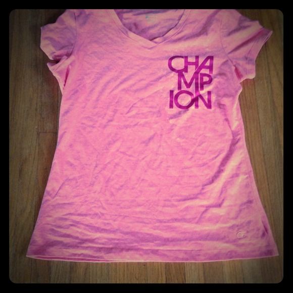 💕SOLD IN BUNDLE 💕Champion Double Dry t. V neck
