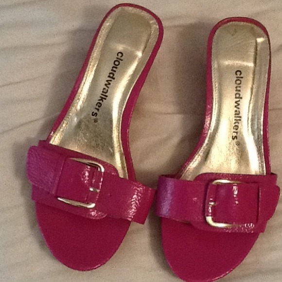 NWOT Fuchsia wedges