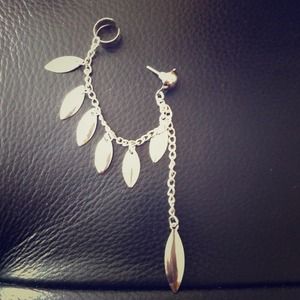 ❌Traded❌ Silver boho earring.