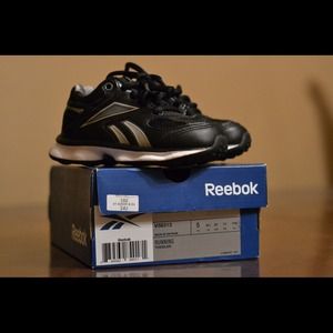 Toddler Boys Reebox tennis shoes, size 5