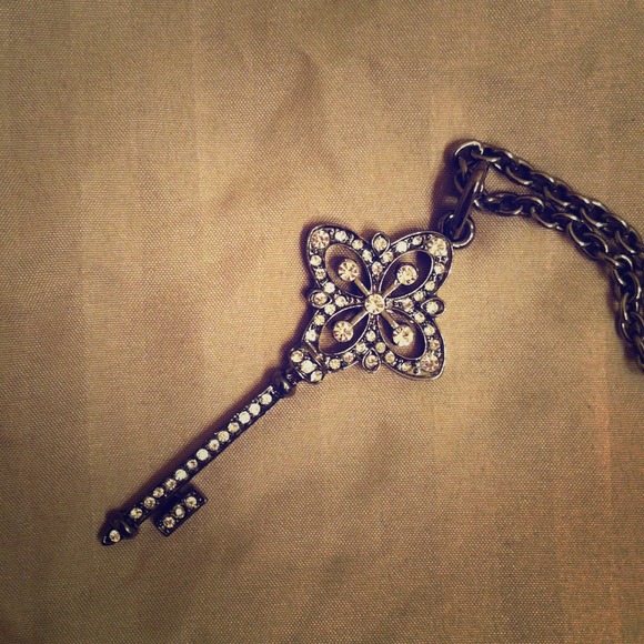❌SOLD IN BUNDLE ❌ Sparkle Key Necklace