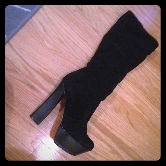Halston Boots - Gorgeous boots!!