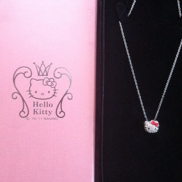 Hello kitty necklace