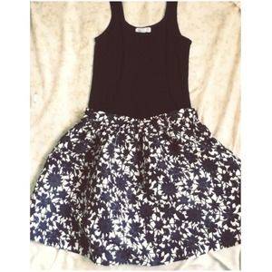 ⚡Traded⚡ NWT skirt & grey vest.