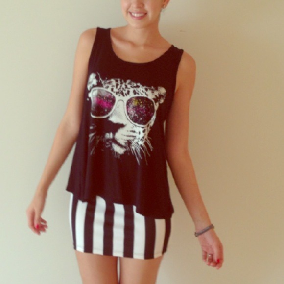 SOLD Cat Trendy Black Top Open Back Small