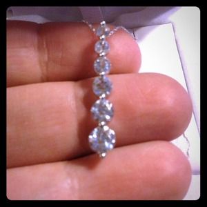 ***Reserved***Brand new!! drop pendent necklace