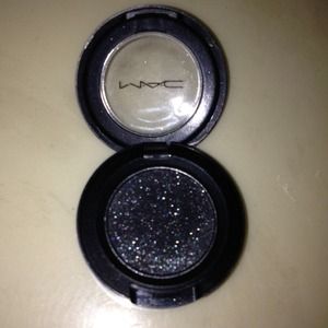 MAC black tied velvet eye shadow