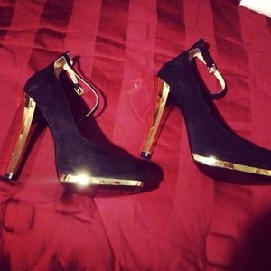 Gold heel and black suede Nine West Pumps