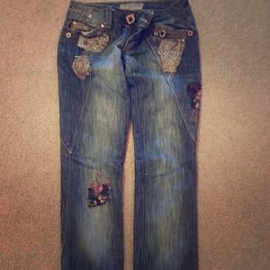 Jeans with printed flowers