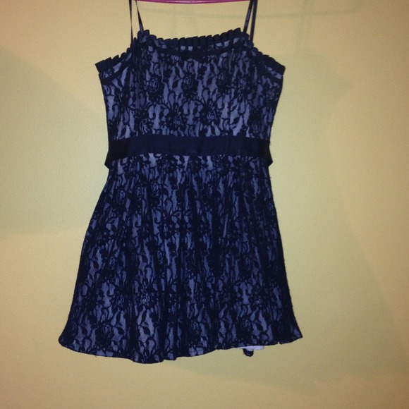 Cream and black lace cocktail dress.😍