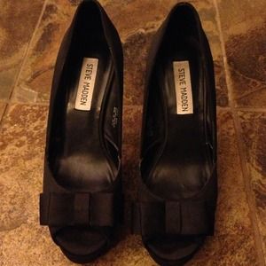 (🎉SALE 🎉) 7.5 satin black peep toe heels