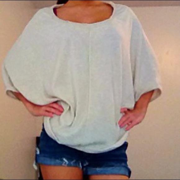 ❌BUNDLED❌ Small cream loose top - Picture 2 of 2