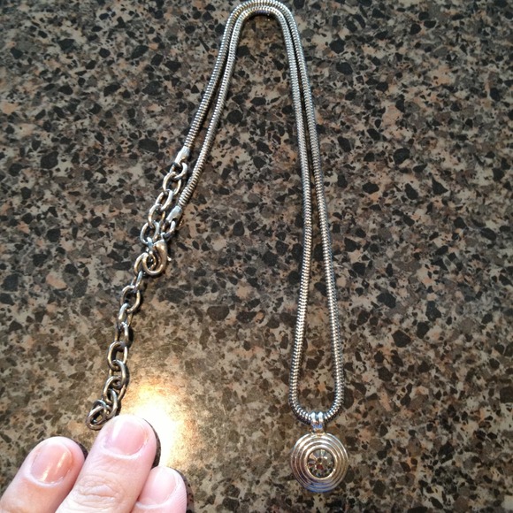Crystal round silver necklace