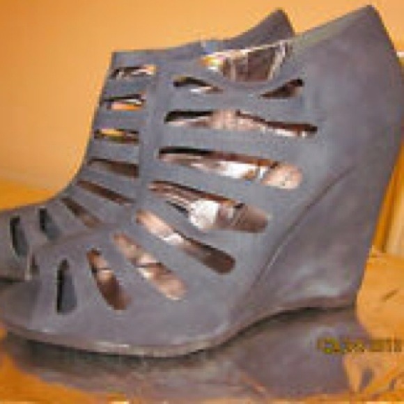 Matisse Wedge
