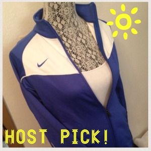 🎉HOST PICK🎉NEW!!! Nike dry-fit jacket