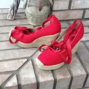 M- Red wedge shoes